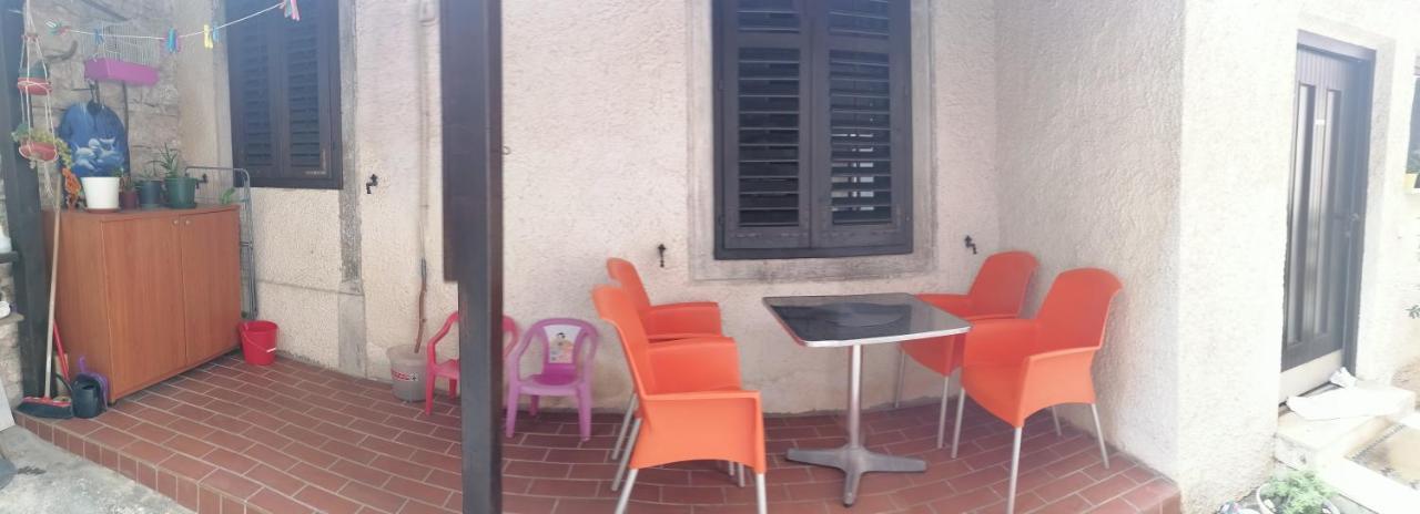 Apartman Zepina Pula Bagian luar foto