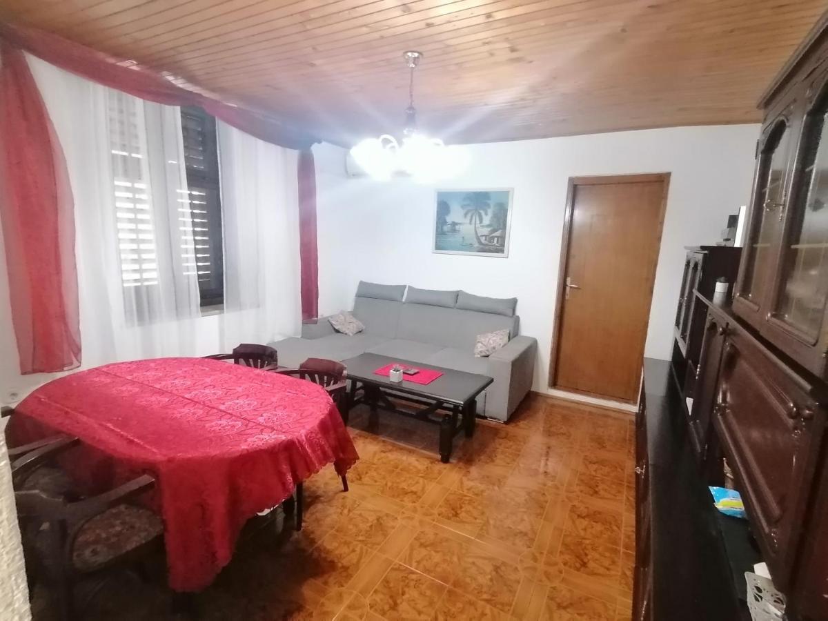 Apartman Zepina Pula Bagian luar foto